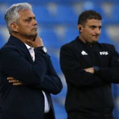 El duelo de Rueda: brazos cruzados, pensativo y tenso