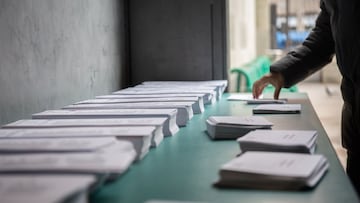 Papeletas en un colegio en Barcelona