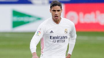 Raphael Varane, defensa central del Real Madrid, en el partido de LaLiga Santander contra el Huesca.