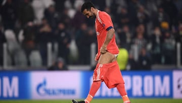 Buffon drops his shorts for Juventus fan after Barça draw