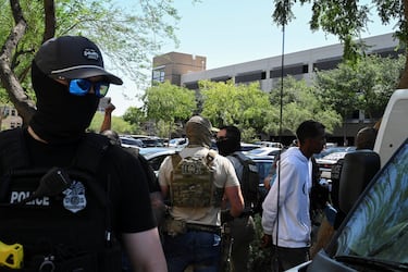 ¿Pueden los agentes del ICE ocultar su identidad? Este es el motivo por el que están usando máscaras