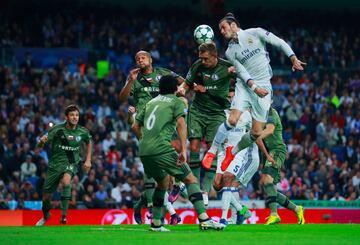 El tercer partido de la fase de grupos se disputó ante el Legia Varsovia. El partido fue cómodo para los blancos, que al descanso ya ganaban 3-1. Los blancos acabaron goleando a los polacos con contundencia (5-1), en una actuación que les permitió alcanzar la meta rival hasta en 29 ocasiones.