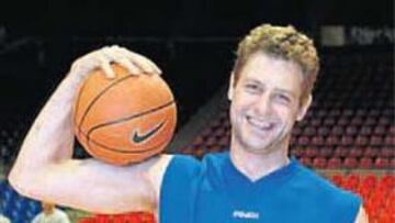 <b>MOTIVADO. </b>El Tau y Vitoria motivan al estudiantil Pancho Jasen.