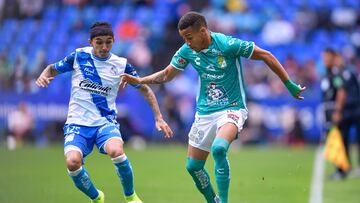 (L-R), Omar Fernandez of Puebla and Byron Castillo of Leon during the game Puebla vs Leon, corresponding Round 03 the Torneo Apertura 2022 of the Liga BBVA MX at Cuauhtemoc Stadium, on July 15, 2022.
<br><br>
(I-D), Omar Fernandez de Puebla y Byron Castillo de Leon durante el partido Puebla vs Leon, correspondiente a la Jornada 03 del Torneo Apertura 2022 de la Liga BBVA MX en el Estadio Cuauhtemoc, el 15 de julio de 2022.