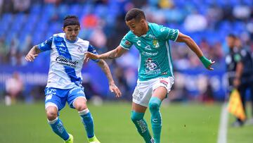   (L-R), Omar Fernandez of Puebla and Byron Castillo of Leon during the game Puebla vs Leon, corresponding Round 03 the Torneo Apertura 2022 of the Liga BBVA MX at Cuauhtemoc Stadium, on July 15, 2022.

<br><br>

  (I-D), Omar Fernandez de Puebla y Byron Castillo de Leon durante el partido Puebla vs Leon, correspondiente a la Jornada 03 del Torneo Apertura 2022 de la Liga BBVA MX en el Estadio Cuauhtemoc, el 15 de julio de 2022.