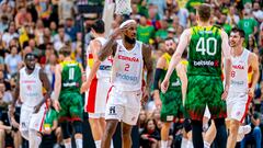 Lorenzo Brown, base de la Selección, celebra un triple ante Lituania en Vilnius.