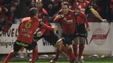 <b>EUFORIA. </b>Los jugadores del Mirandés celebran su histórica clasificación tras el gol de Caneda en el tiempo añadido.