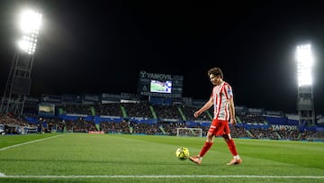 Atletico Madrid's Argentine forward #19 Julian Alvarez is seen during the Spanish league football match between Getafe CF and Club Atletico de Madrid at Coliseum Alfonso Perez Stadium in Getafe on November 23, 2025. (Photo by Oscar DEL POZO / AFP)