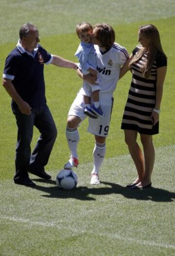 Luka Modric with his family on the day he was presented to the Santiago Bernabéu as a Real Madrid player.