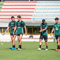 La ‘vieja guardia’ aviva la resurrección del Racing de Ferrol