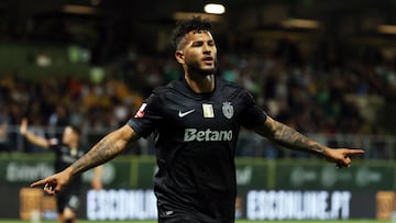 Soccer Football - Primeira Liga - Tondela v Sporting CP - Estadio Joao Cardoso, Tondela, Portugal - October 26, 2025 Sporting CP's Luis Suarez celebrates scoring their first goal REUTERS/Rita Franca