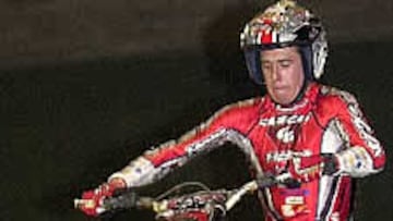 <b>VENTAJA SUFICIENTE</b>. El español cuenta con 11 puntos de ventaja sobre el británico Dougie Lampkin a falta de la
última cita del calendario.