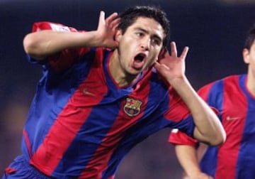 Riquelme celebra un gol con el Barcelona en 2003.