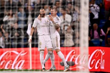 2-0. Toni Kross celebró el segundo tanto con Karim Benzema.