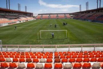 Zorros del Desierto, ubicado en la ciudad de Calama en el norte de Chile, tiene capacidad para 13 mil espectadores.