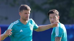 Müller says racism no issue in German team despite Özil claims