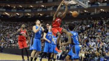 Bismack Biyombo puso el espect&aacute;culo con este mate.