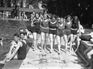Un día de piscina en 1927.