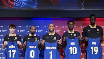 BALONCESTO 2024-2025
Presentacion de los 5 nuevos jugadores del FC Barcelona Basketball
Foto: Rodolfo Molina
#17 Juan Nuñez
#0 Kevin Punter
#1 Justin Anderson
#10 Chimezie Metu
#19 Youssoupha Fall
