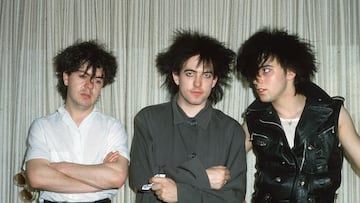 Lol Tolhurst, Robert Smith y Simon Gallup eran The Cure en aquella tormentosa gira europea de 1982.