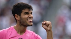 INDIAN WELLS, CALIFORNIA - MARCH 18: Carlos Alcaraz of Spain celebrates in his match against Jannik Sinner of Italy in the semi final during the BNP Paribas Open on March 18, 2023 in Indian Wells, California.   Julian Finney/Getty Images/AFP (Photo by JULIAN FINNEY / GETTY IMAGES NORTH AMERICA / Getty Images via AFP)