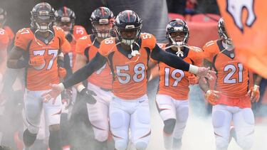 DENVER, CO - JANUARY 1: Outside linebacker Von Miller #58 of the Denver Broncos leads the team out of the tunnel before the game against the Oakland Raiders at Sports Authority Field at Mile High on January 1, 2017 in Denver, Colorado. Dustin Bradford/Getty Images/AFP
== FOR NEWSPAPERS, INTERNET, TELCOS & TELEVISION USE ONLY ==