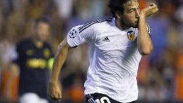 Parejo celebra el 2-1.