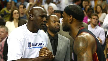 CHARLOTTE, NC - APRIL 28: LeBron James #6 of the Miami Heat hugs Michael Jordan after defeating the Charlotte Bobcats 109-98 in Game Four of the Eastern Conference Quarterfinals during the 2014 NBA Playoffs at Time Warner Cable Arena on April 28, 2014 in Charlotte, North Carolina. NOTE TO USER: User expressly acknowledges and agrees that, by downloading and or using this photograph, User is consenting to the terms and conditions of the Getty Images License Agreement. Streeter Lecka/Getty Images/AFP
== FOR NEWSPAPERS, INTERNET, TELCOS & TELEVISION USE ONLY ==
