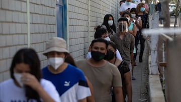 LIMA, PERU - APRIL 11: People wait their turn to vote at a polling station on April 11, 2021 in Lima, Peru. Of a record number of 18 candidates, half a dozen could reach the likely second round run-off according to late surveys. The election takes place amid an economic and social crisis pushed by coronavirus pandemic and a political turmoil that has been hitting the Andean country in the last years. (Photo by Angela Ponce/Getty Images)