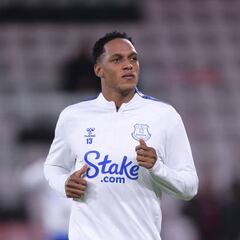 Yerry Mina, el central que Everton estaría dispuesto a vender