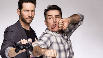 Troy Baker y Nolan North (Nathan Drake) juegan a Uncharted 2 en el décimo aniversario del juego