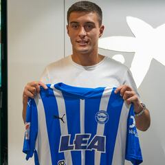 Real Sociedad y Alavés aprovechan el derbi para hablar de Karrikaburu, objetivo del Elche