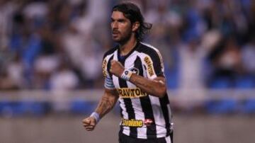 Estas son las 29 camisetas que ha vestido el 'Loco' Abreu