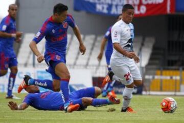Luis Cabrera jugador de  Antofagasta en accin durante el partido contra Universidad de Chile por primera divisin disputado en el estadio Bicentenario Calvo y Bascunan de Antofagasta, Chile.