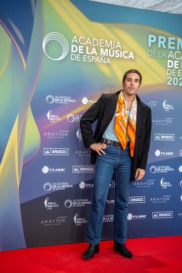 Maxiliano Calvo en la alfombra roja de los Premios de la Academia de la Músic