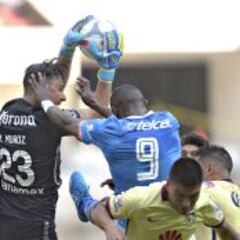 Golpe en la cara dejó a Moisés Muñoz fuera del Clásico Joven