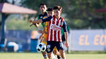 Sebasti&aacute;n P&eacute;rez Bouquet durante un partido con Chivas en la Sub 20