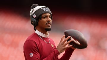 How does Jayden Daniels use VR?