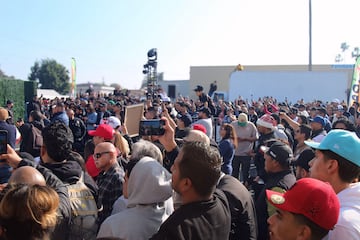 La gente se volcó para ver la apertura de la taquería de la familia de Canelo Álvarez