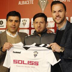 Acuña: "Tengo hambre de gol y soy un delantero muy pesado"