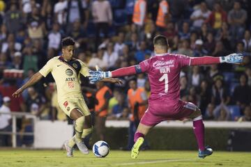 América venía de meter tres goles en sus cinco partidos más recientes, tomando en cuenta la liga y la copa, por lo que era favorito para llevarse este partido. Sin embargo, tampoco podemos calificar como sorprendente que Gallos haya complicado a los azulcremas con el empate. En los últimos 10 enfrentamientos oficiales, los albinegros habían conseguido el triunfo en seis ocasiones y las ‘Águilas’ solamente en dos. A los de Coapa les ha causado problemas recientemente enfrentar a los queretanos. Sin embargo, este punto les sirve para seguir entre los primeros lugares de la tabla.