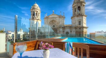 El Hotel La Catedral tiene unas vistas privilegiadas de la catedral de C&aacute;diz