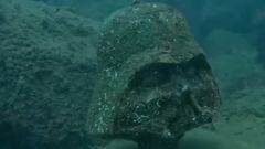 Desvelan la historia tras el casco de Darth Vader sumergido en Barcelona