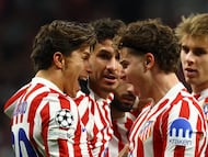 Soccer Football - UEFA Champions League - Atletico Madrid v Inter Milan - Riyadh Air Metropolitano, Madrid, Spain - November 26, 2025 Atletico Madrid's Julian Alvarez celebrates scoring their first goal with Giuliano Simeone REUTERS/Susana Vera