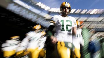 EAST RUTHERFORD, NEW JERSEY - DECEMBER 23: Aaron Rodgers #12 of the Green Bay Packers enters before the game against the New York Jets at MetLife Stadium on December 23, 2018 in East Rutherford, New Jersey.   Michael Owens/Getty Images/AFP
 == FOR NEWSPAPERS, INTERNET, TELCOS &amp; TELEVISION USE ONLY ==