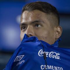 Aficionados al Cruz Azul protestan con el #alazuldenegro