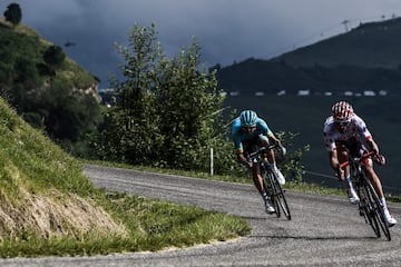 El estonio Tanel Kangert y el francés Julian Alaphilippe.