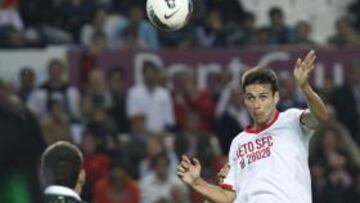 <b>SALVADOR PARA EL SEVILLA. </b>Manu del Moral, justo antes de rematar en la jugada del 2-2.