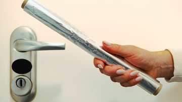 Se vuelve viral poner papel de aluminio en el pomo de la puerta de casa: barrera para los ladrones