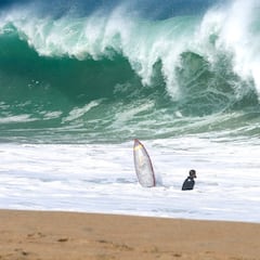 Salvaje inicio de la temporada de olas gigantes en Puerto Escondido